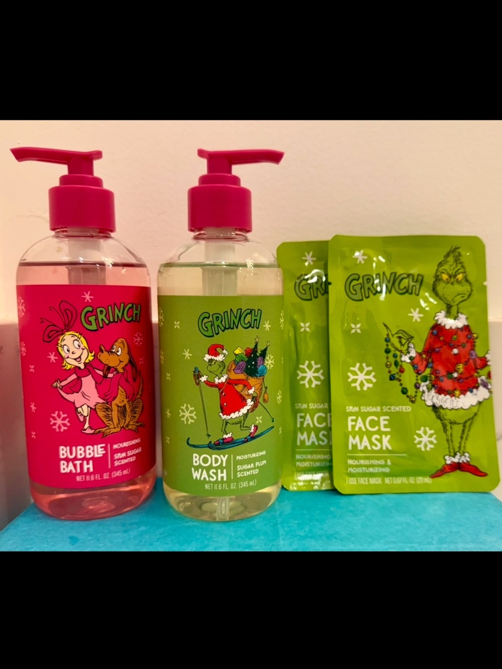 NWOB DR. SEUSS HOW THE GRINCH STOLE CHRISTMAS BATH & BODY HOLIDAY GIFT SET